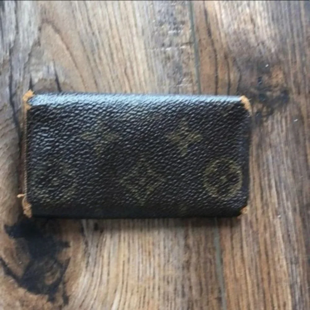 Louis Vuitton Monogram Key Holder/Wallet #375💥PRICE DROP💥